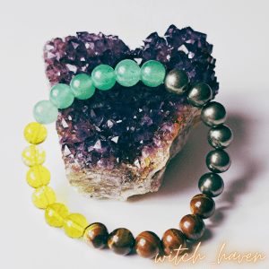 Handgefertigtes Reichtumsarmband von Dominika Marx bei Witchhaven, Edelstein Armband für Fülle und Erfolg von Dominika Marx Witchhaven, Pyrit und Citrin Schmuckstück handgefertigt von Dominika Marx, Witchhaven Edelsteinunikat für Manifestation und Reichtum, von Dominika Marx gestaltetes Glücksarmband bei Witchhaven.