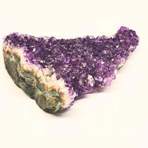 Witchhaven, Dominika Marx, natürliche Amethyst Höhle aus Brasilien, violetter Rohkristall Cluster zur Reinigung von Schmuck und Heilsteinen, spirituelles Schutzobjekt für die Meditation, energetisch gereinigter Amethyst