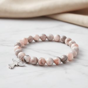 Witchhaven, Dominika Marx, handgefertigtes Himmelsbegleiter Armband aus schwarz-weißen Zebra Jaspis Perlen, elastisches Schutzengel Armband mit Metall Anhänger, spiritueller Schmuck für inneres Gleichgewicht, energetisch gereinigtes Naturstein Armband