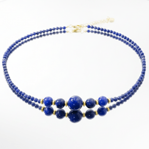 Witchhaven, Dominika Marx, exklusives Lapislazuli Collier aus tiefblauen chilenischen Natursteinen, handverlesenes Fundstück von der Côte d'Azur, spiritueller Schmuck ohne Metall für Klarheit und Fokus, energetisch gereinigtes Edelstein Collier