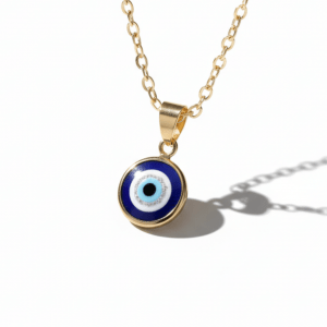 Witchhaven, Dominika Marx, elegante Halskette mit Böses Auge Anhänger in Gold-Optik, Nazar Schutz Symbol mit blauem Auge, spiritueller Schmuck zur Abwehr negativer Energien, handverlesene Kette für Glück und Harmonie, energetisch gereinigt