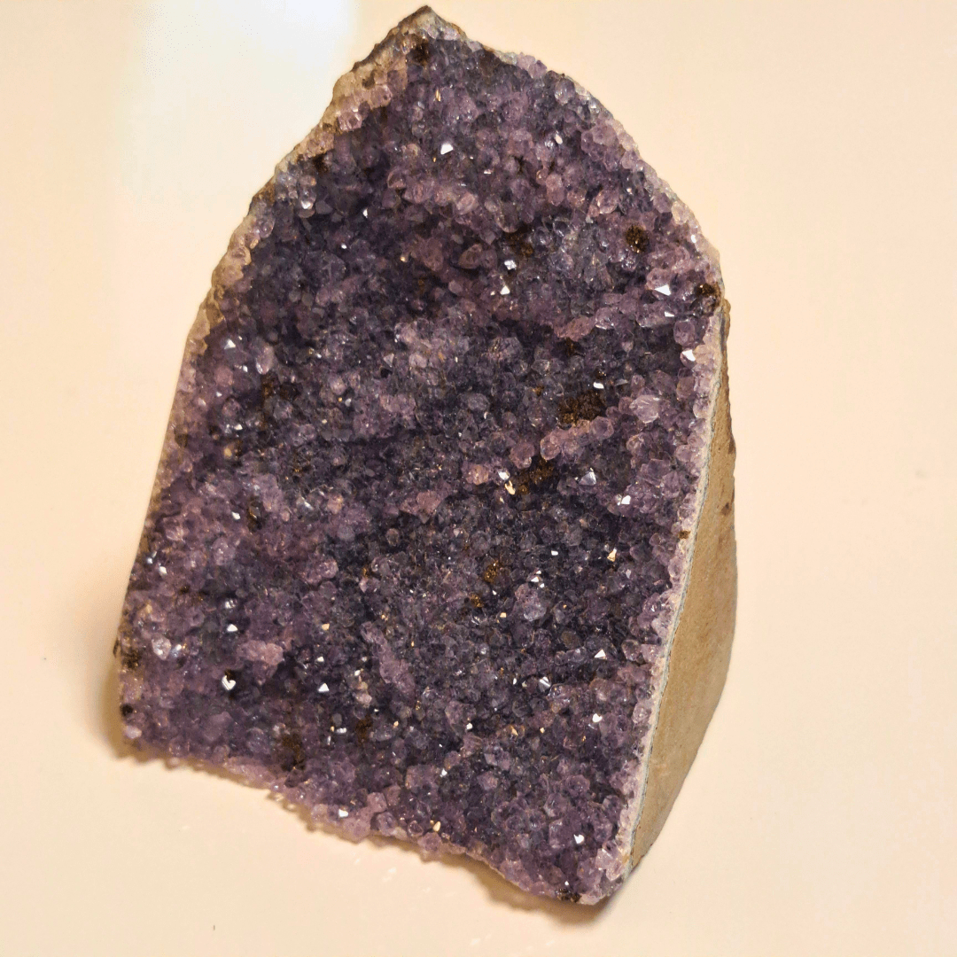 Witchhaven, Dominika Marx, natürlicher Amethyst Cluster aus Brasilien, violetter Rohkristall zur Reinigung von Schmuck und Heilsteinen, spirituelles Schutzobjekt für die Meditation, energetisch gereinigter Amethyst
