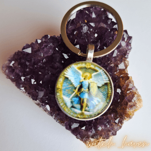 Witchhaven, Dominika Marx, Erzengel Michael Anhänger, Schutzengel Medaillon mit Schwert, spirituelle Halskette, Schlüsselanhänger Schutzsymbol, energetisch gereinigter Engelsschmuck, göttliche Führung Geschenk