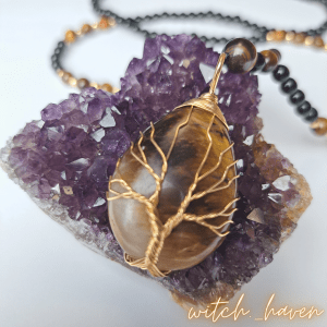 Witchhaven, Dominika Marx, Baum des Lebens Halskette, Tigerauge Anhänger Tropfen, Onyx Perlen Kette, handgefertigter spiritueller Schmuck, Lebensbaum Amulett, energetisch gereinigter Schutzstein Schmuck