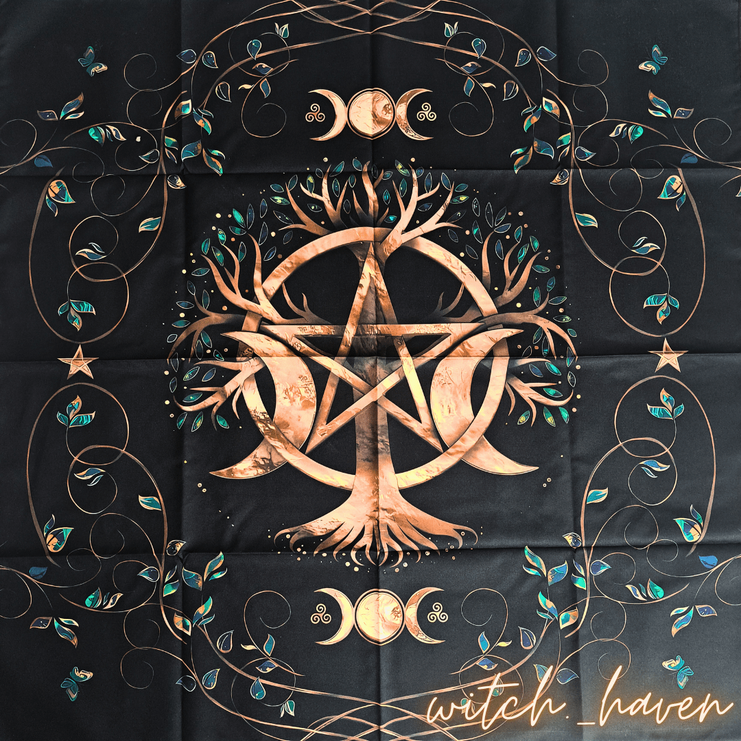 Witchhaven, Dominika Marx, Magisches Altartuch mit Baum des Lebens, Pentagramm und Dreifacher Göttin, schwarzes Tuch mit goldenen Symbolen, energetisch gereinigte Ritualunterlage, spirituelle Tischdecke für Tarot