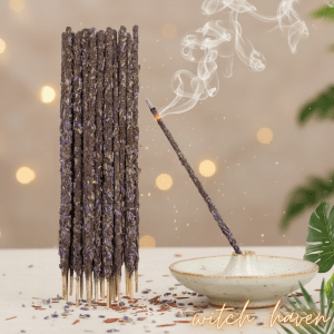 Witchhaven, Dominika Marx, Handgemachte Weihrauchstäbchen mit Lavendel und Rosenblättern, 12 Stück Räucherstäbchen Set, energetisch gereinigter Ritualbedarf, handgerollter Weihrauch mit sichtbaren Kräutern, natürlicher Raumduft