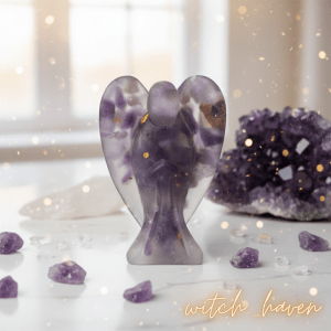 Witchhaven, Dominika Marx, Amethyst Schutzengel, Edelstein Engelsfigur, spiritueller Begleiter, violette Kristalldeko, energetisch gereinigter Amethyst, handgefertigte Statue