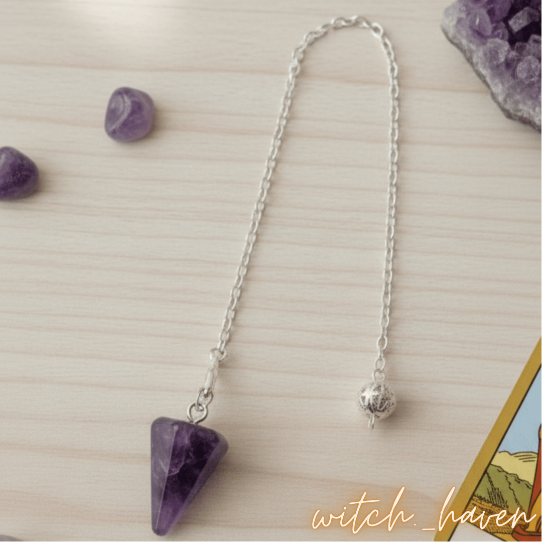 Witchhaven, Dominika Marx, Amethyst Hexagon Pendel mit Metallkette, violetter Naturstein aus Brasilien, spirituelles Werkzeug für Wahrsagen und Meditation, energetisch gereinigter Amethyst Heilstein, hexagonales Edelsteinpendel