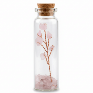 Witchhaven, Dominika Marx, Wunschflasche mit Rosenquarz und Kristallbaum, handgefertigte Kristallflasche mit rosa Edelsteinen, spirituelles Geschenk für Liebe und Harmonie, energetisch gereinigter Rosenquarz, magische Wunschflasche