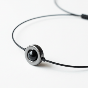 Witchhaven, Dominika Marx, handgefertigte Obsidian Schutz-Halskette mit Blutstein, verstellbare Kordelkette mit Schutzstein-Anhänger, spiritueller Schmuck für energetische Abschirmung, energetisch gereinigtes Obsidian Amulett