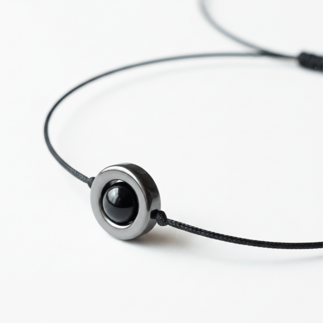 Witchhaven, Dominika Marx, handgefertigte Obsidian Schutz-Halskette mit Blutstein, verstellbare Kordelkette mit Schutzstein-Anhänger, spiritueller Schmuck für energetische Abschirmung, energetisch gereinigtes Obsidian Amulett