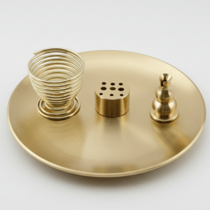 Witchhaven, Dominika Marx, 5-in-1 Multi Räucher Set aus goldenem Messing, Schale mit Palo Santo Halter und Räucherstäbchen Einsatz, handgefertigtes Räucherzubehör aus Deutschland, energetisch gereinigtes Messing Set