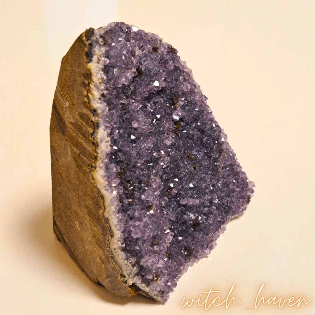 Witchhaven, Dominika Marx, natürlicher Amethyst Cluster aus Brasilien, violetter Rohkristall zur Reinigung von Schmuck und Heilsteinen, spirituelles Schutzobjekt für die Meditation, energetisch gereinigter Amethyst