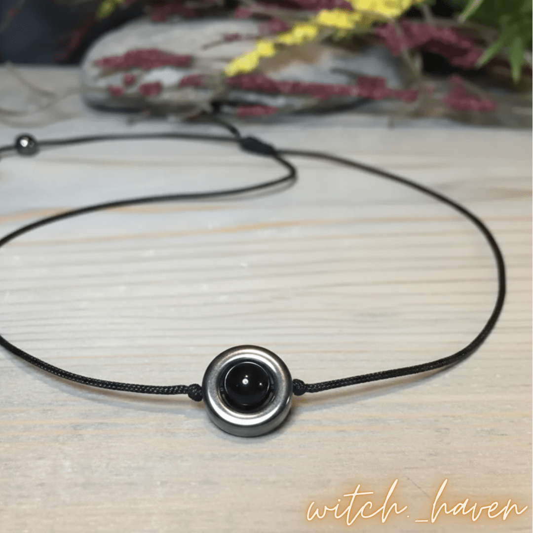 Witchhaven, Dominika Marx, handgefertigte Obsidian Schutz-Halskette mit Blutstein, verstellbare Kordelkette mit Schutzstein-Anhänger, spiritueller Schmuck für energetische Abschirmung, energetisch gereinigtes Obsidian Amulett