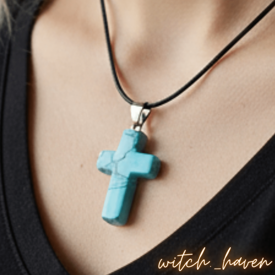 Witchhaven, Dominika Marx, Türkis Kreuz Anhänger aus Naturstein, blaue Edelstein Halskette mit Kreuzsymbol, spiritueller Schutzschmuck, energetisch gereinigter Türkis Schmuck