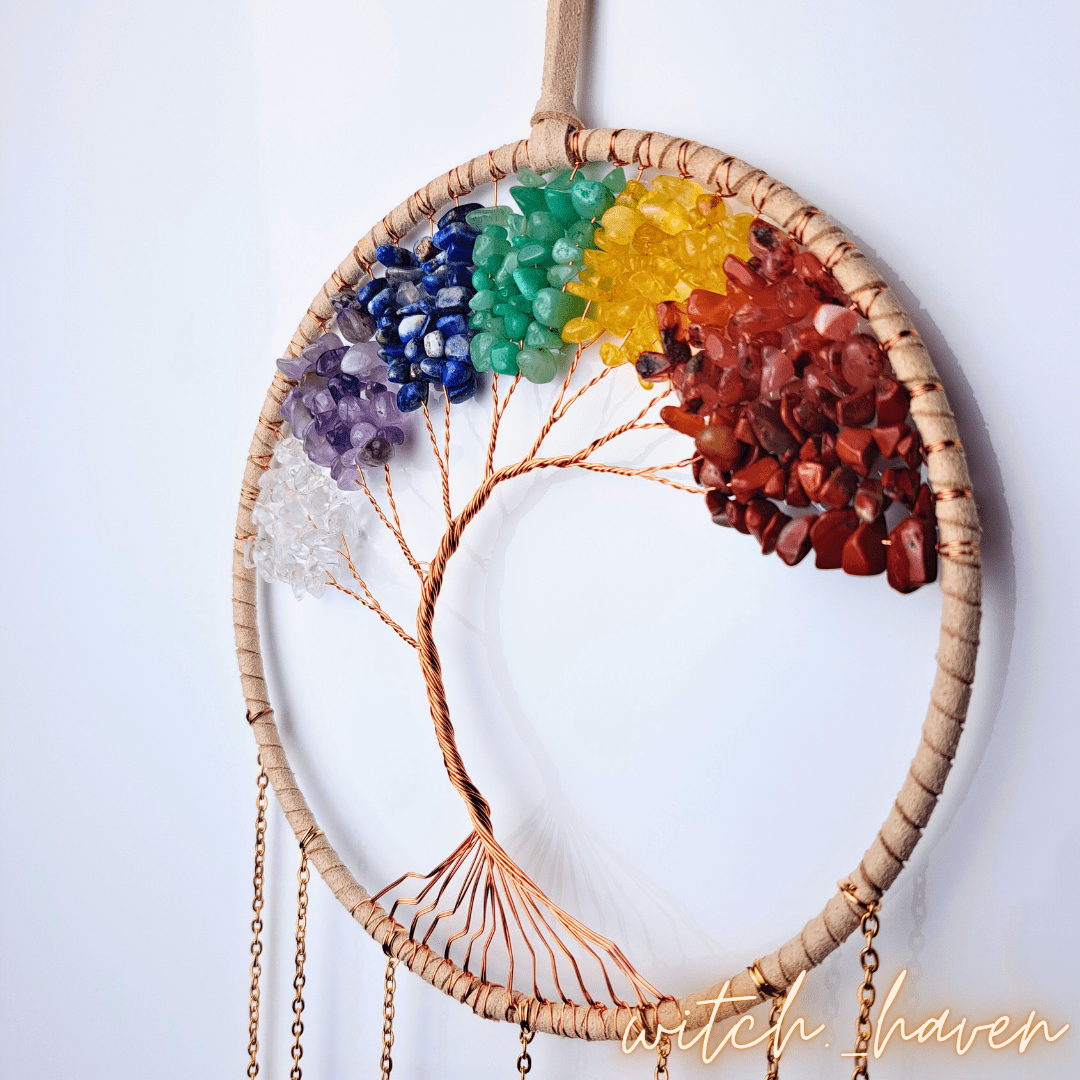 Witchhaven, Dominika Marx, Chakra Traumfänger Baum des Lebens, handgefertigter spiritueller Wandschmuck, 7 Chakra Edelsteine, Lebensbaum Windspiel, energetisch gereinigter Traumfänger, Geschenk für innere Balance