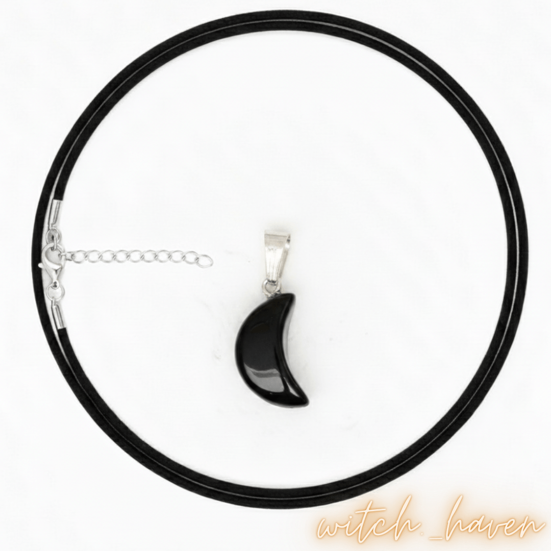 Witchhaven, Dominika Marx, schwarzer Obsidian Anhänger in Mondsichel Form, polierter Heilstein an schwarzer Schnur, spiritueller Schmuck für Intuition und emotionalen Schutz, energetisch gereinigtes Obsidian Mond Amulett