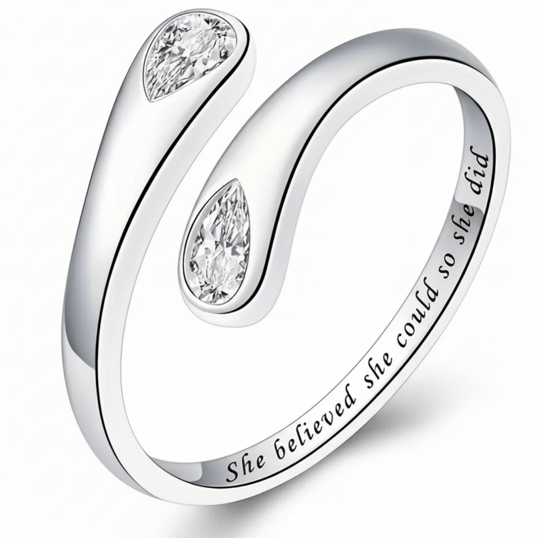 Witchhaven, Dominika Marx, Silberring S925 She Believed, verstellbarer Ring mit Gravur, Zirkonia Tropfen, spiritueller Schmuck, energetisch gereinigter Talisman, Geschenk für Selbstliebe