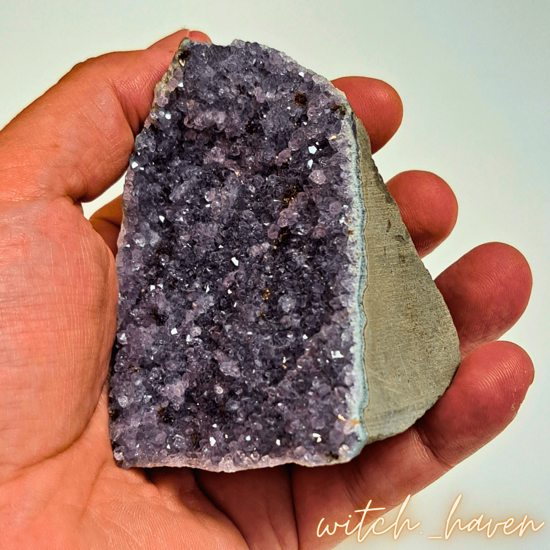 Witchhaven, Dominika Marx, natürlicher Amethyst Cluster aus Brasilien, violetter Rohkristall zur Reinigung von Schmuck und Heilsteinen, spirituelles Schutzobjekt für die Meditation, energetisch gereinigter Amethyst