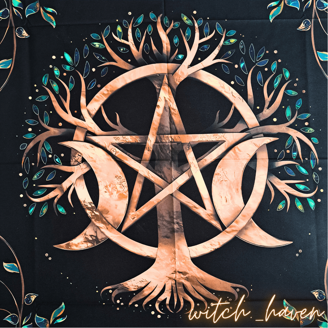 Witchhaven, Dominika Marx, Magisches Altartuch mit Baum des Lebens, Pentagramm und Dreifacher Göttin, schwarzes Tuch mit goldenen Symbolen, energetisch gereinigte Ritualunterlage, spirituelle Tischdecke für Tarot
