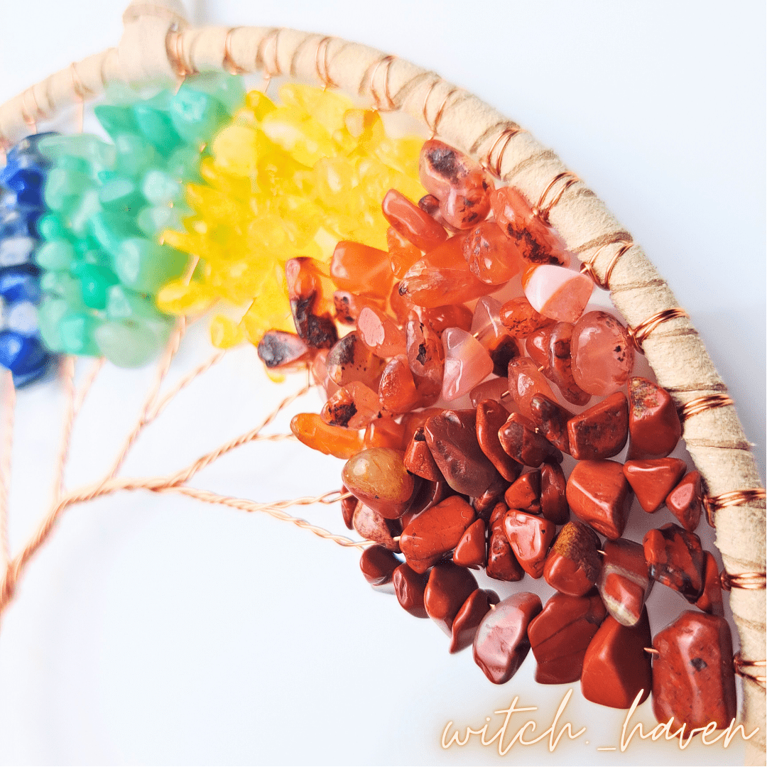 Witchhaven, Dominika Marx, Chakra Traumfänger Baum des Lebens, handgefertigter spiritueller Wandschmuck, 7 Chakra Edelsteine, Lebensbaum Windspiel, energetisch gereinigter Traumfänger, Geschenk für innere Balance