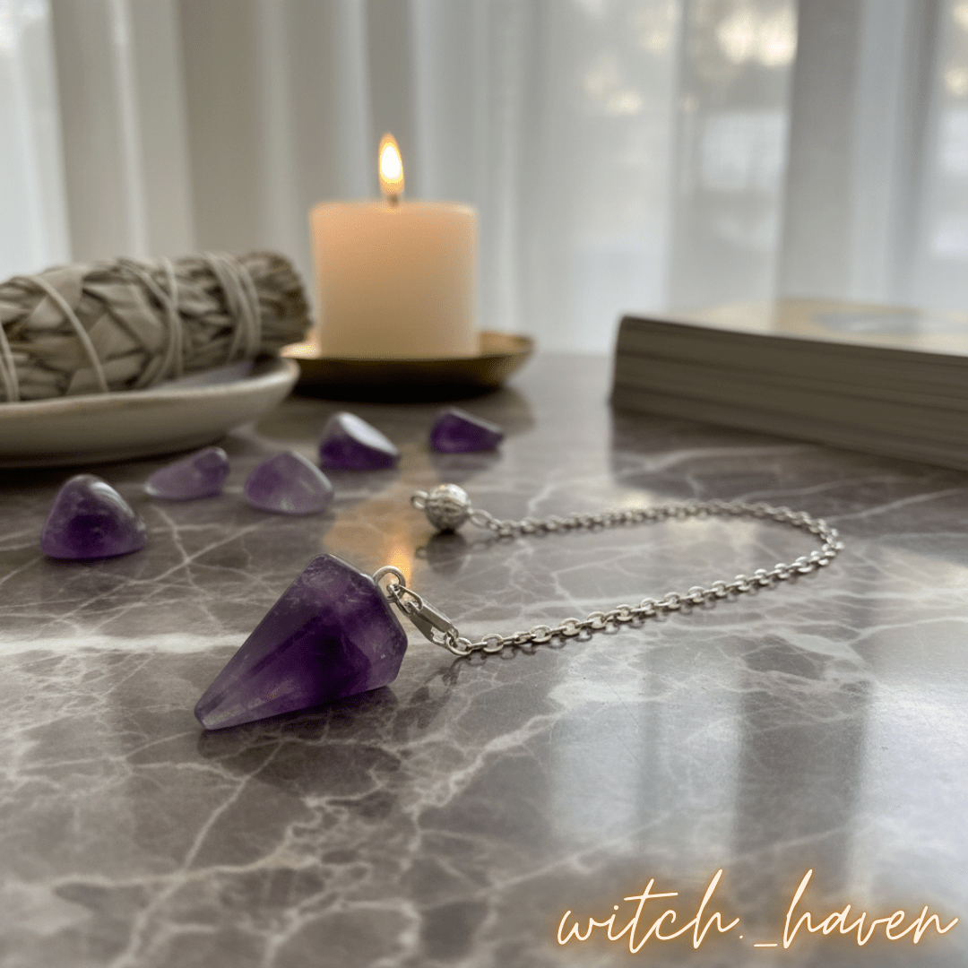 Witchhaven, Dominika Marx, Amethyst Hexagon Pendel mit Metallkette, violetter Naturstein aus Brasilien, spirituelles Werkzeug für Wahrsagen und Meditation, energetisch gereinigter Amethyst Heilstein, hexagonales Edelsteinpendel