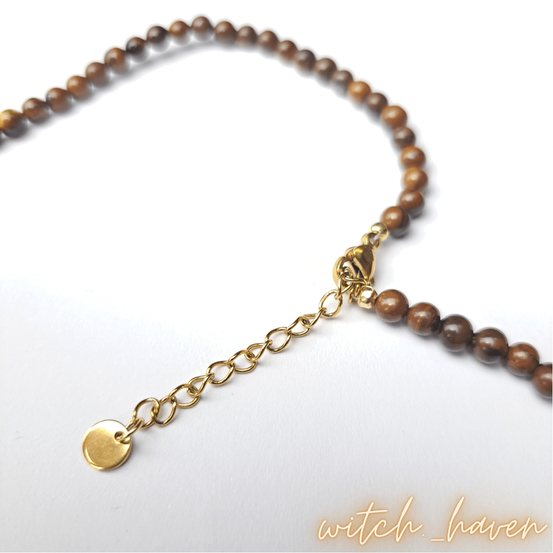 Witchhaven, Dominika Marx, Tigerauge Halskette, Tropfenanhänger Naturstein, handgefertigter Edelsteinschmuck, Tigerauge Perlen Kette, energetisch gereinigter Schutzstein, spiritueller Schmuck für Willenskraft