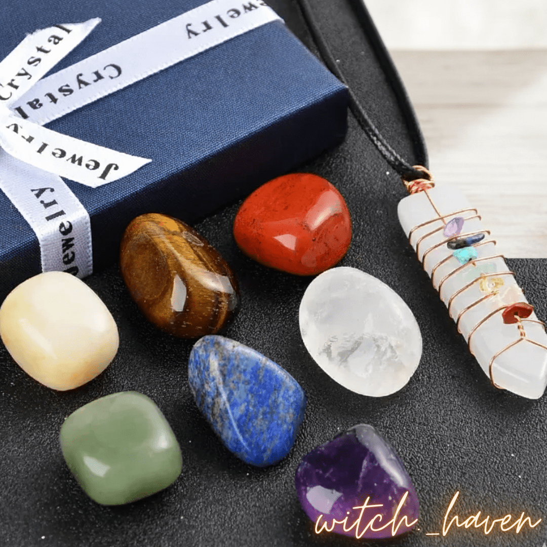 Witchhaven, Dominika Marx, Chakra Edelstein Set, Heilsteine Set mit Anhänger, energetische Reinigung, Bergkristall Amethyst Sodalith Aventurin Citrin Tigerauge Jaspis, spirituelle Balance