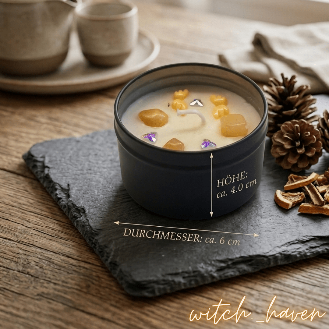 Orange Duftkerze Sojawachs mit echten Zitrin Edelsteinen Dominika Marx, handgemachte schwarze Dose mit fruchtigem Orangenduft, spiritueller Begleiter Raumharmonisierung Witchhaven, handgegossene vegane Kerze Altar Dekoration, rituelles Reinigungsritual Zitrin Edelsteinkerze, Heilsteine für Lebensfreude sowie Optimismus, exklusives Design magische Dekoration orange schwarz
