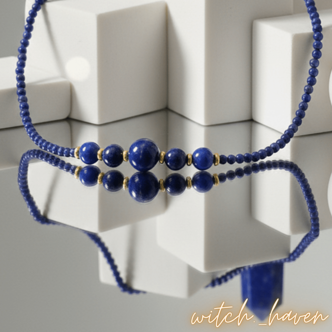 Witchhaven, Dominika Marx, exklusives Lapislazuli Collier aus tiefblauen chilenischen Natursteinen, handverlesenes Fundstück von der Côte d'Azur, spiritueller Schmuck ohne Metall für Klarheit und Fokus, energetisch gereinigtes Edelstein Collier