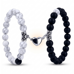 Magnet Partnerarmbänder Yin Yang Naturstein, Howlith sowie schwarzer Stein Armband, Dominika Marx, Witchhaven, Partnerschmuck Magnetherz, handgefertigte Heilstein Armbänder, energetisch gereinigter Schmuck für Paare, Geschenk für Verliebte Naturstein, Yin Yang Perlenarmband, magisches Geschenk Liebe, Symbol für Anziehung und Treue, ritueller Begleiter Partnerschaft