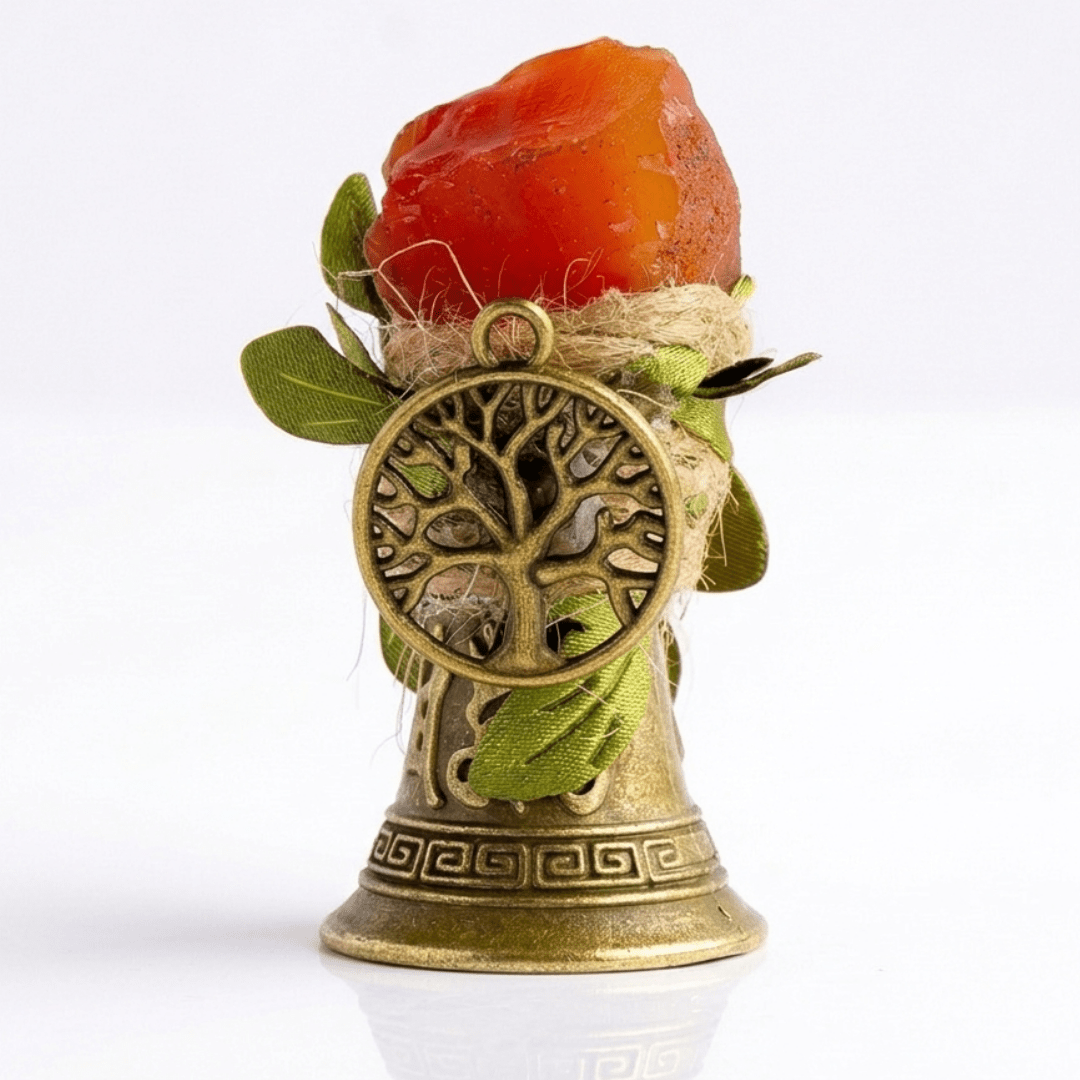 Magische Karneol Zauberglocke Kupfer, handgefertigte Altarglocke mit Edelstein, Dominika Marx, Witchhaven, Ritualglocke Vintage Look, Kupferglocke mit Karneol, energetisch gereinigter ritueller Schmuck, Handglocke für Zeremonien, Karneol Heilstein Glocke, magisches Geschenk für Hexen, Symbol für Lebensfreude und Reinigung, ritueller Begleiter Klangmagie