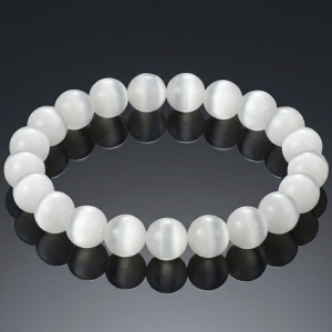 Magisches Selenit Armband Reiki, handgefertigtes Edelstein Armband weiß, Dominika Marx, Witchhaven, Selenit Perlenarmband 8mm, energetisch gereinigter Reiki Schmuck, Armband für Meditation und Klarheit, weißer Kraftstein Selenit, spirituelles Geschenk für Frauen, magisches Geschenk Lichtkraft, Symbol für Schutz und Reinigung, ritueller Begleiter Alltag, Selenit Armband 18 cm