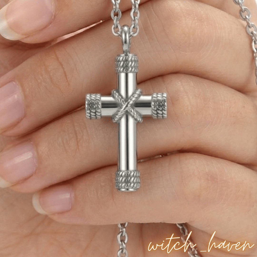 Asche Urne Halskette Kreuz, silberner Kreuzanhänger für Asche, Dominika Marx, Witchhaven, Gedenkschmuck Edelstahl, Mini Urne Kreuz Design, Kette für Tierasche, religiöser Urnenschmuck, Gebetskreuz Anhänger befüllbar, spirituelles Gedenken, Schmuck für verstorbene Weggefährten, energetisch gereinigte Urnenkette