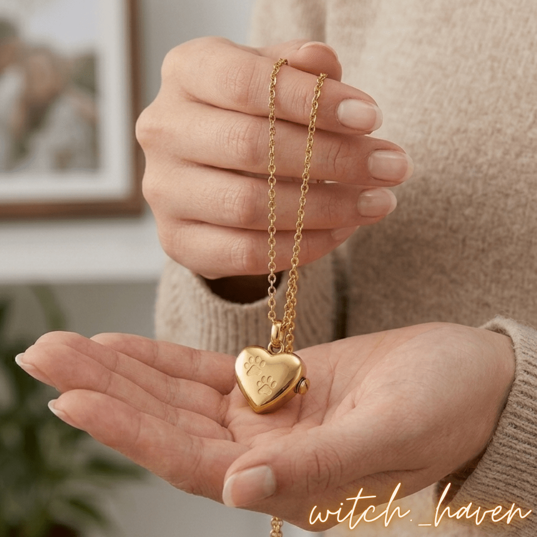 Asche Urne Halskette Kreuz, silberner Kreuzanhänger für Asche, Dominika Marx, Witchhaven, Gedenkschmuck Edelstahl, Mini Urne Kreuz Design, Kette für Tierasche, religiöser Urnenschmuck, Gebetskreuz Anhänger befüllbar, spirituelles Gedenken, Schmuck für verstorbene Weggefährten, energetisch gereinigte Urnenkette