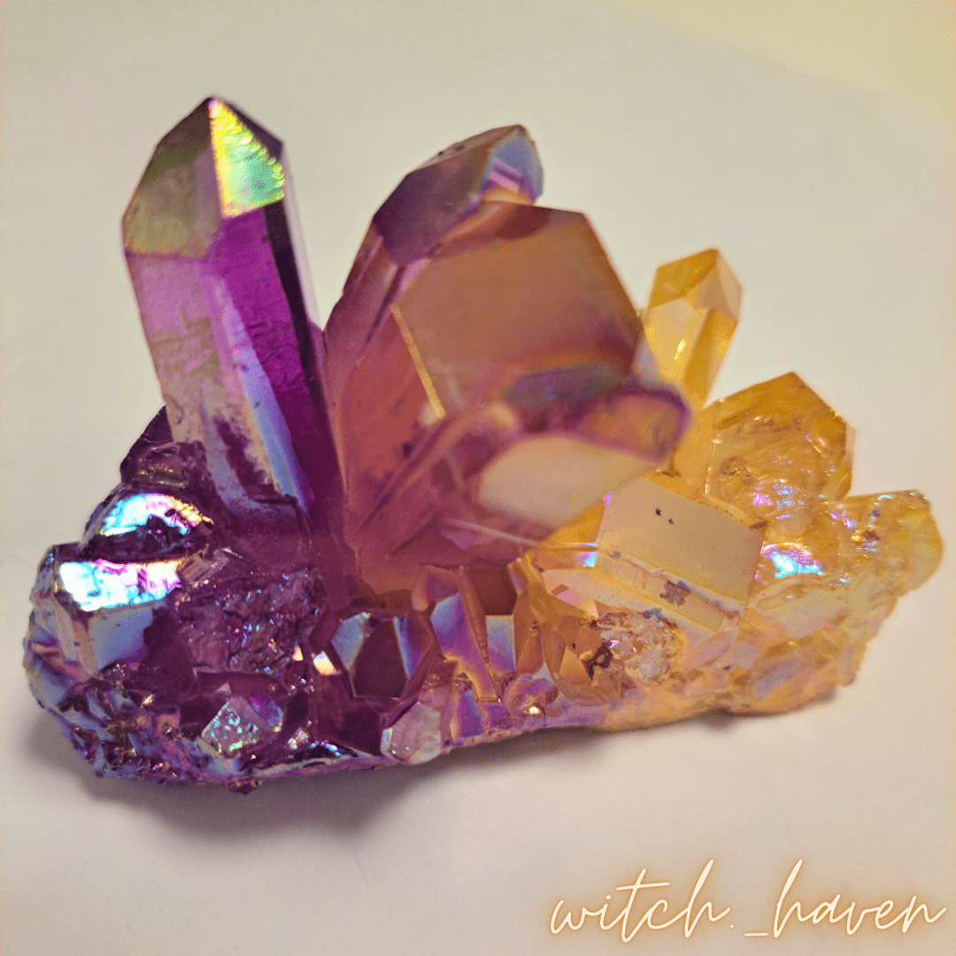 Engel Aura Kristall Cluster, schillernder Kraftstein, Dominika Marx, Witchhaven, Regenbogen Kristall Gruppe, spirituelle Raumdeko, Aura Quarz Cluster, energetische Reinigung Stein, Kristallspitzen schillernd, Magischer Kristall für Altar, Lichtarbeit Zubehör, handverlesener Heilstein, Dominika Marx Kristalle, Witchhaven Energetik