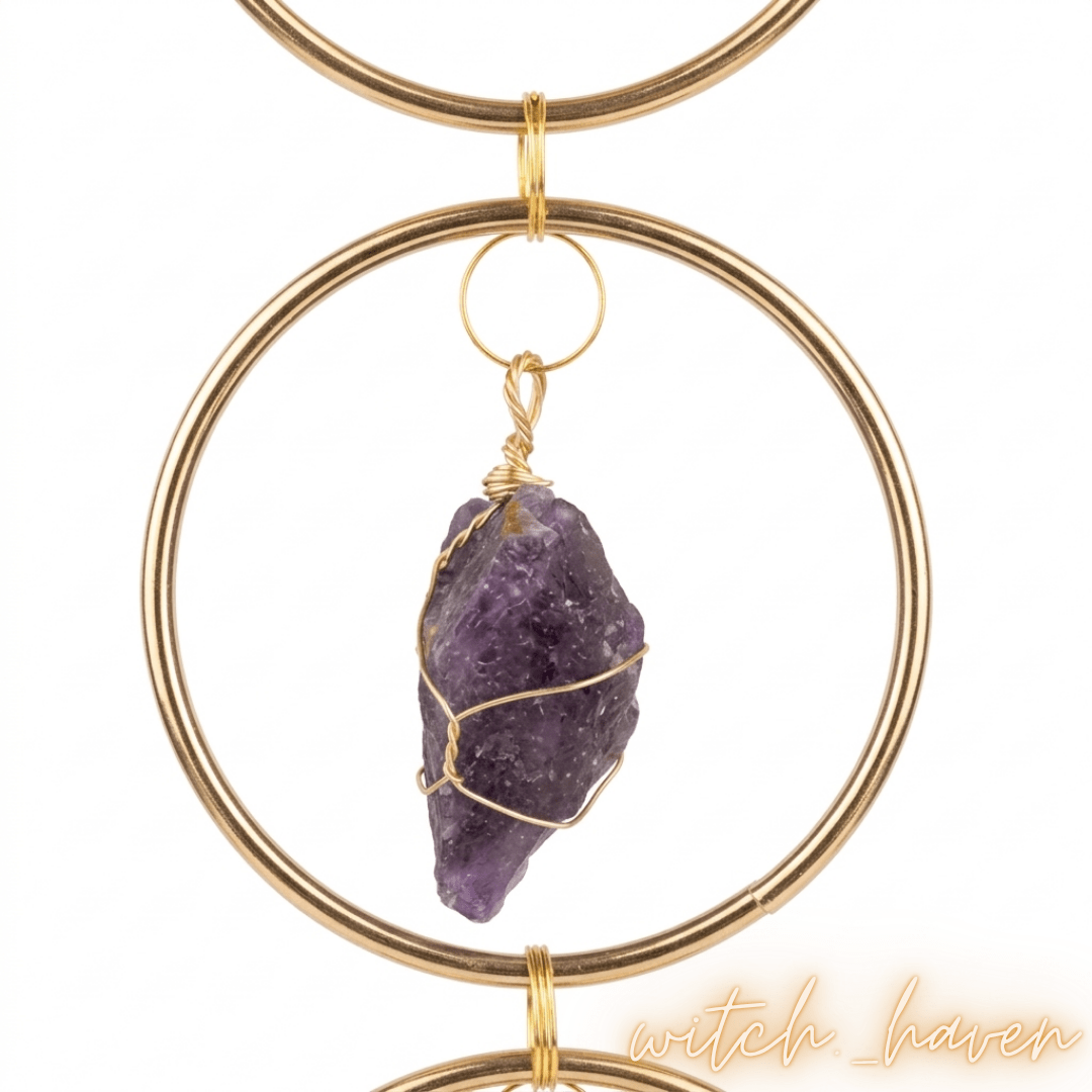 7 Chakren Edelstein Wandhänger Rohkristalle, handgefertigtes Chakra Ornament Gold, Dominika Marx, Witchhaven, spirituelle Wanddekoration Natursteine, Heilsteine Wandhänger Amethyst Bergkristall, energetisch gereinigtes Wanddekor, hängende Kristalle für Raumharmonie, Chakra Balance Mensch Tier, magisches Geschenk Rohsteine, Symbol für Lebenskraft und Erdung, ritueller Begleiter Haussegen