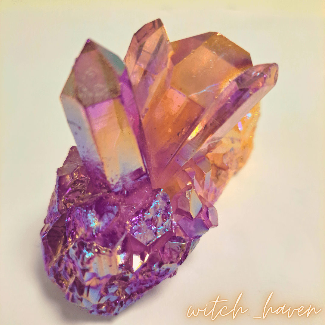 Engel Aura Kristall Cluster, schillernder Kraftstein, Dominika Marx, Witchhaven, Regenbogen Kristall Gruppe, spirituelle Raumdeko, Aura Quarz Cluster, energetische Reinigung Stein, Kristallspitzen schillernd, Magischer Kristall für Altar, Lichtarbeit Zubehör, handverlesener Heilstein, Dominika Marx Kristalle, Witchhaven Energetik