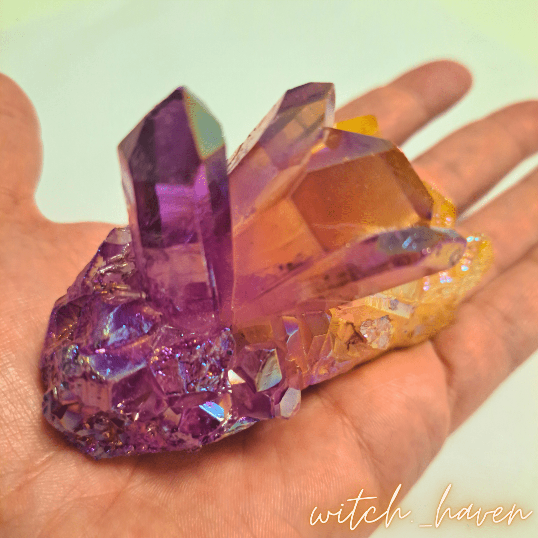 Engel Aura Kristall Cluster, schillernder Kraftstein, Dominika Marx, Witchhaven, Regenbogen Kristall Gruppe, spirituelle Raumdeko, Aura Quarz Cluster, energetische Reinigung Stein, Kristallspitzen schillernd, Magischer Kristall für Altar, Lichtarbeit Zubehör, handverlesener Heilstein, Dominika Marx Kristalle, Witchhaven Energetik