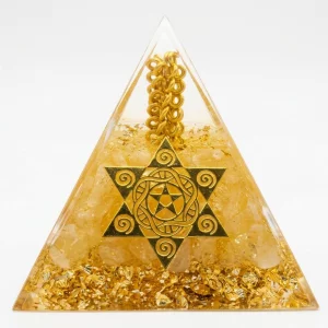 Citrin Pyramide für Wohlstand & Glück, gelber Edelstein Pyramide, Dominika Marx, Witchhaven, Citrin Heilstein Erfolg, energetisch gereinigte Steinpyramide, Deko für Wohlstand und Reichtum, Manifestationsstein Citrin, spirituelles Geschenk für Erfolg, magisches Geschenk Fülle, Symbol für Lebensfreude und Glück, ritueller Begleiter Manifestation