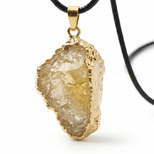Citrin Halsanhänger Gold Naturstein Unikat Dominika Marx, handgefertigter Rohstein Schmuck Lebensfreude, spiritueller Begleiter Citrin Goldfassung, handgemachte Edelstein Kette Witchhaven, rituelles Reinigungsritual Schmuckanhänger, Sonnenstein für Optimismus sowie Fülle, exklusives Design Naturstein Unikat goldfarben