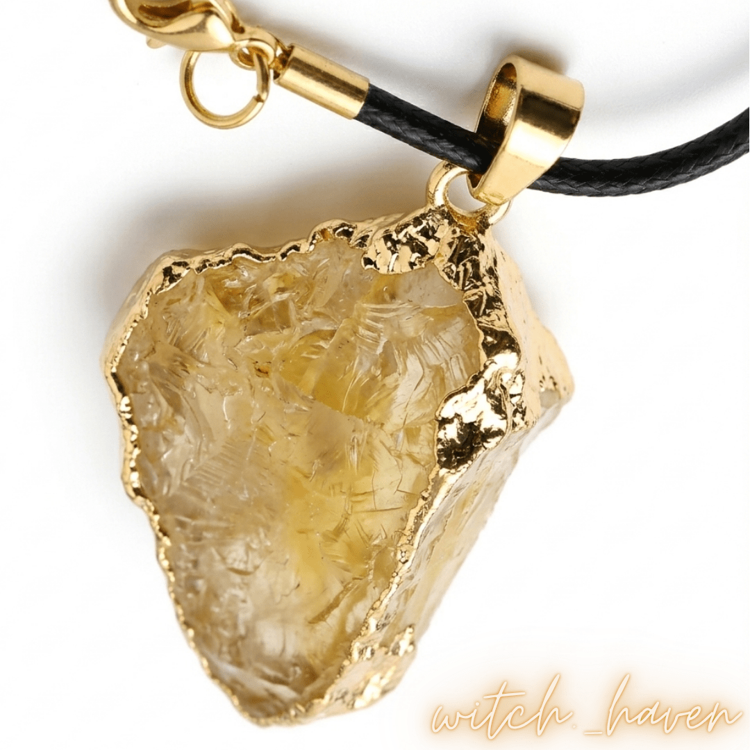 Citrin Halsanhänger Gold Naturstein Unikat Dominika Marx, handgefertigter Rohstein Schmuck Lebensfreude, spiritueller Begleiter Citrin Goldfassung, handgemachte Edelstein Kette Witchhaven, rituelles Reinigungsritual Schmuckanhänger, Sonnenstein für Optimismus sowie Fülle, exklusives Design Naturstein Unikat goldfarben