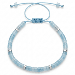 Handgefertigtes Aquamarin Armband mit hellblauen Edelsteinperlen Dominika Marx, verstellbarer Makrameeverschluss mit silbernen Akzenten, spiritueller Begleiter Naturstein Schmuck Witchhaven, handgeknüpftes Kristallarmband als Geschenkidee, rituelles Reinigungsritual Aquamarinschmuck, Heilsteine für inneren Frieden sowie gelassene Kommunikation, exklusives Design magischer Glücksbringer blau silber