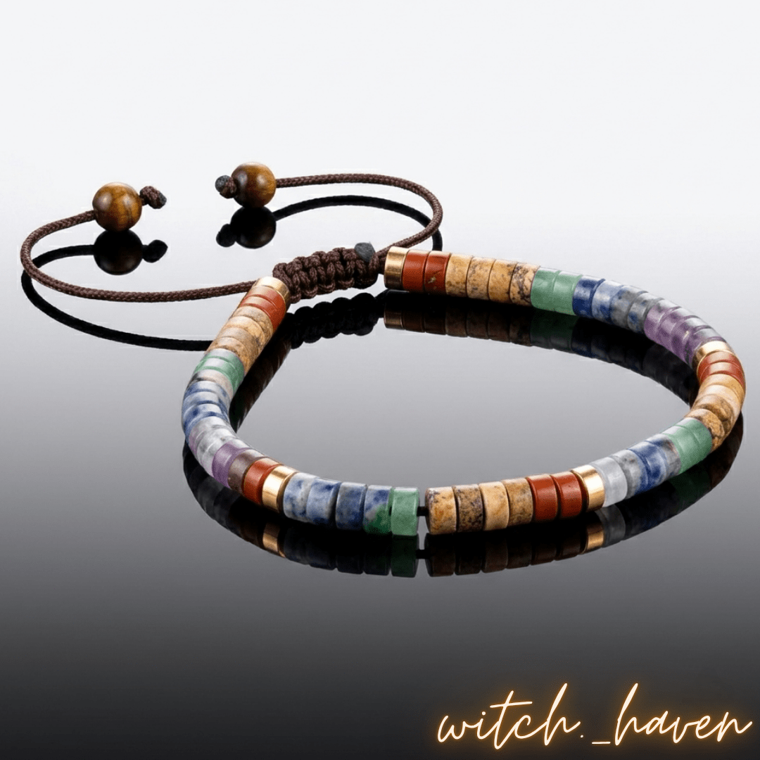 Handgefertigtes 7 Chakra Armband mit bunten Edelsteinperlen Dominika Marx, verstellbarer Makrameeverschluss mit goldenen Akzenten, spiritueller Begleiter Naturstein Schmuck Witchhaven, handgeknüpftes Kristallarmband zur Chakra Meditation, rituelles Reinigungsritual Energiearmband, Heilsteine für innere Balance sowie geistige Klarheit, exklusives Design magischer Glücksbringer bunt braun gold