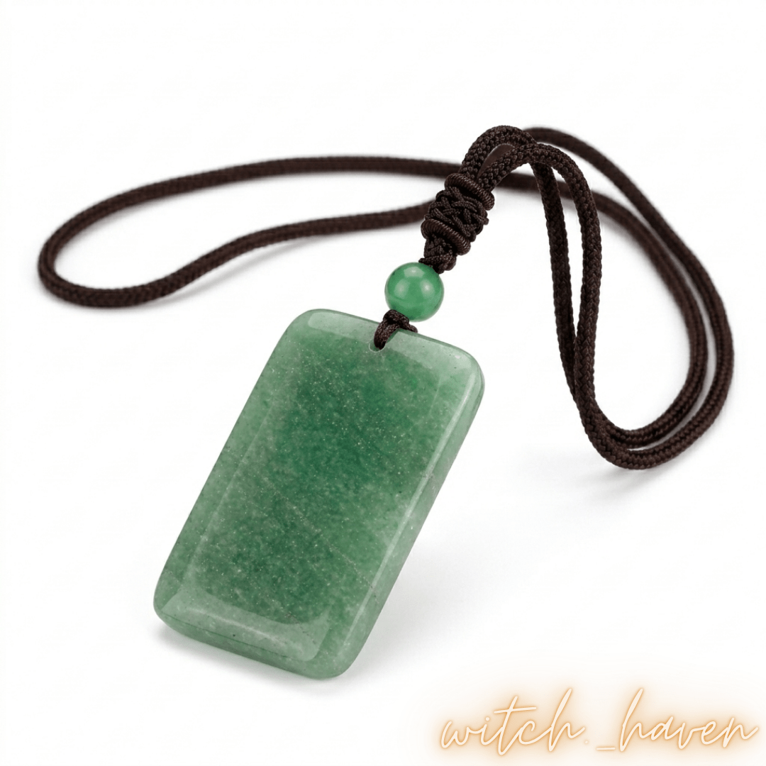 Grüner Aventurin Halsanhänger metallfrei für Allergiker Dominika Marx, grüner Naturstein rechteckig handgeflochtene Kette, spiritueller Begleiter Aventurin Edelstein Witchhaven, hautverträglicher Schmuck ohne Metall energetische Reinigung, rituelles Reinigungsritual Halskette, Heilsteine für Optimismus sowie innere Harmonie, exklusives Design Naturstein Unikat grün schwarz